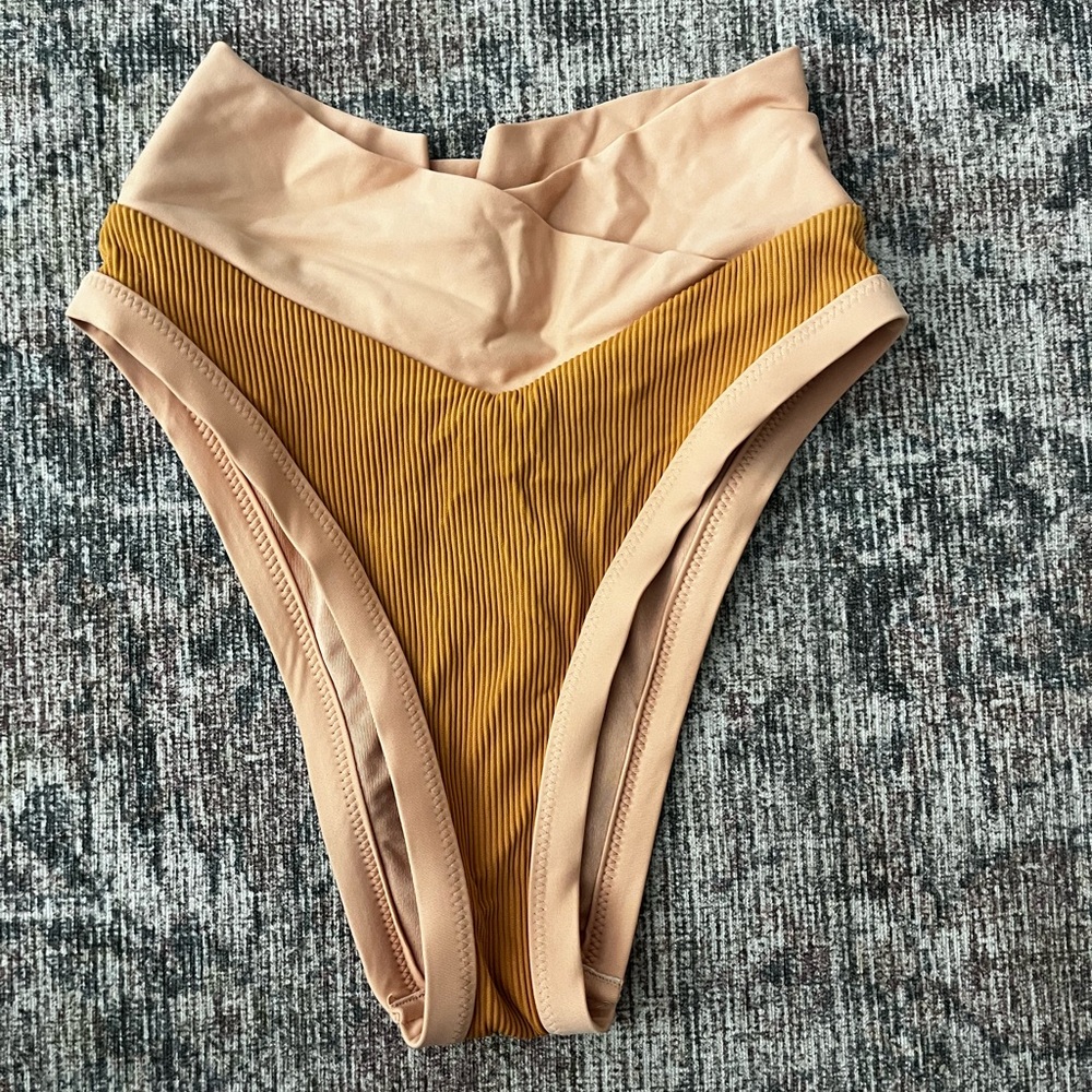 Aeries bikini bottoms